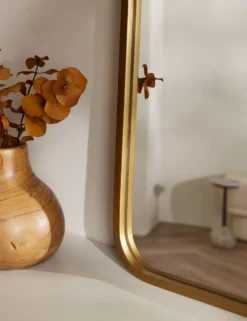 Idris Mirror -KOKOLA Furniture Shop Lulu and Georgia Lulu and Georgia IdrisMirror Gold Wall A0656679 Studio Lifestyle 0140 Studio Lifestyle scaled