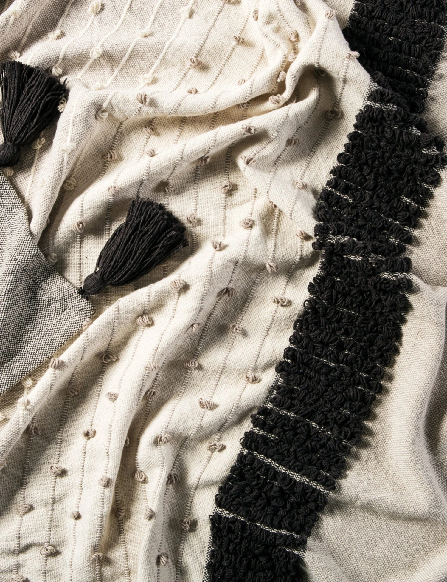 Huda Throw 5 Huda Throw - Image 5