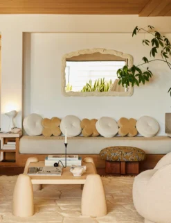 Velvet Clover Pillow By Sarah Sherman Samuel 25 Velvet Clover Pillow By Sarah Sherman Samuel -KOKOLA Furniture Shop SSSHOTEL Site Crops Lifestyle 9 scaled