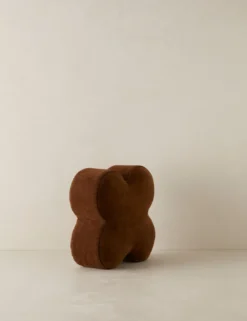 Velvet Clover Pillow By Sarah Sherman Samuel 21 Velvet Clover Pillow By Sarah Sherman Samuel -KOKOLA Furniture Shop VelvetCloverPillow CocoabySarahShermanSamuel Cognac A0656532 3831 Product scaled