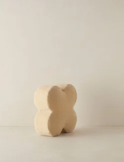 Velvet Clover Pillow By Sarah Sherman Samuel 26 Velvet Clover Pillow By Sarah Sherman Samuel -KOKOLA Furniture Shop VelvetCloverPillow LightBeigebySarahShermanSamuel LightBeige A0656533 3818 Product scaled