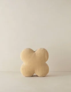 Velvet Clover Pillow By Sarah Sherman Samuel 24 Velvet Clover Pillow By Sarah Sherman Samuel -KOKOLA Furniture Shop VelvetCloverPillow LightBeigebySarahShermanSamuel LightBeige A0656533 3820 Product scaled